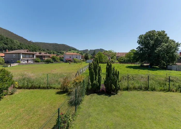 Parque De La Naturaleza De Cabarceno La Cueva (Cantabria)